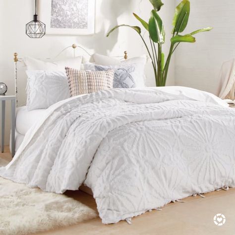 White texture duvet bedroom set White Comforter Bedroom, Coastal Room Decor, Living Room Coastal, Coastal Room, Textured Bedding, White Comforter, Medallion Pattern, Coastal Living Room, Cotton Bedding Sets