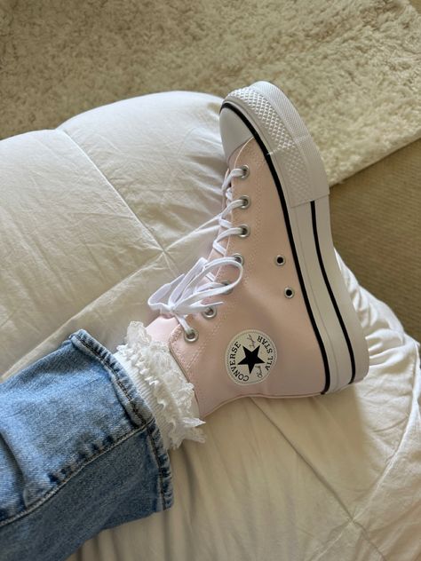 Pink Converse Aesthetic, Pink Converse Outfit, Light Pink Converse, Platform Converse Outfit, Light Pink Shoes, Cute Converse Shoes, Converse Aesthetic, Cute Converse, Converse Platform