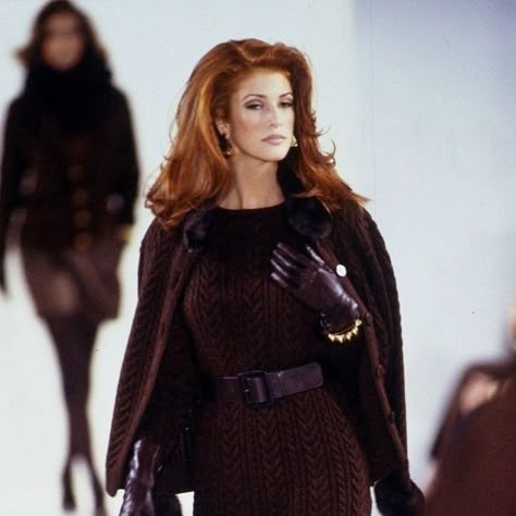 angie everhart Angie Everhart 90s, Oldies Fashion, Tess Holiday, Sophie Core, Learning Fashion, Angie Everhart, Being Classy, Beauty Spells, The High Priestess