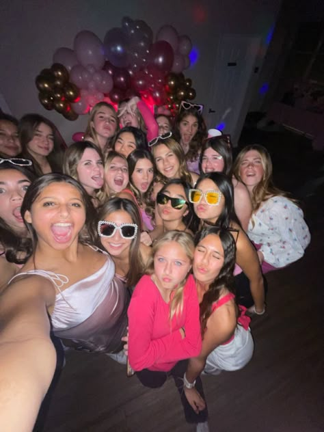 Sweet 16 Pics With Friends, Birthday Party Ideas 14th Girl, Birthday Ideas 13, Sweet 16 Aesthetic Party, House Birthday Party Ideas, Saving Marriage, Sweet 16 Sleepover, Sweet 16 Photoshoot, 14th Birthday Party Ideas