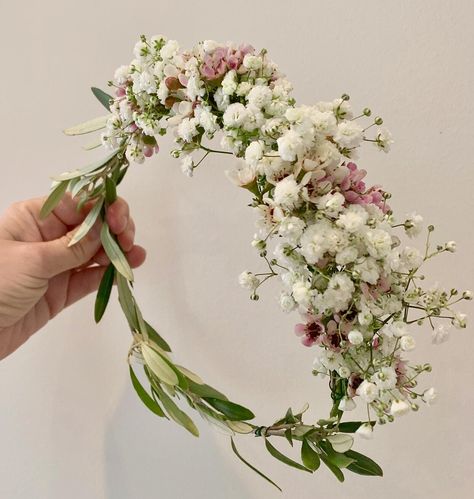 Options for a Flower Girl Crown or a Flower Girl Flower Crown Wedding Bride Flower Crown, Real Flower Crown, Bridal Flower Crown Boho, Gypsophila Crown, Flower Girl Crown Wedding, Flower Girl Flower Crown, Crown Simple, Simple Flower Crown, Flower Girl Flower