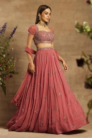 Lehenga Ideas, Engagement Lehenga, Lehenga Saree Design, Simple Lehenga, Simple Saree Designs, Indian Outfits Lehenga, Wedding Lehenga Designs, Lehenga Designs Simple, Lehenga Blouse Designs