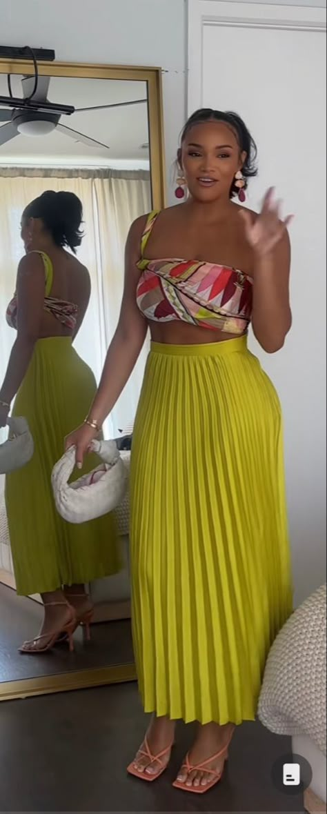 Pastel Two Piece Outfit, Tropical Vacation Black Women, Bali Outfit Ideas Black Women, Vacation Outfits Black Women Tropical, Vacation Looks Black Women, Capetown Outfit, Pants Brunch Outfit, Jamaican Vacation Outfits, Baddie Fashion Outfits