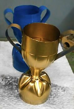 Diy Trophies Ideas, Trophy Craft For Kids, Diy Trophy Ideas, Messi Birthday Party Ideas, Diy Trophies, Rugby Party, Diy Trophy, Trophy Diy, Olympic Theme Party