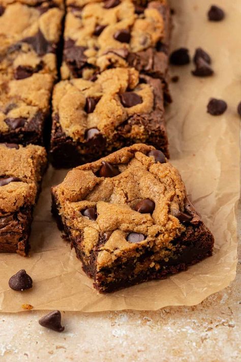 This brookie recipe uses two of my most popular recipes, my homemade brownie recipe and my chocolate chip cookie recipe, layered together to make the best homemade brookies. Bro Okie Recipe, Homemade Brookies, Brookie Pie, Brookies Recipe Cookie Brownies, Brookie Cookies, Brookies Recipes, Brookie Recipe, Homemade Brownie Recipe, Brookies Recipe