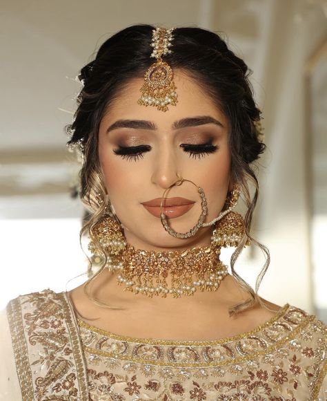 Matt Bridal Makeup, Nikah Makeup Pakistani, Deepika Bridal Look, Soft Glam Pakistani Bridal Makeup, Make Up For Engagement Indian, Mehndi Makeup For Bride, Nikah Makeup Look For Bride, Hindu Bridal Jewellery, Bollywood Bridal Makeup