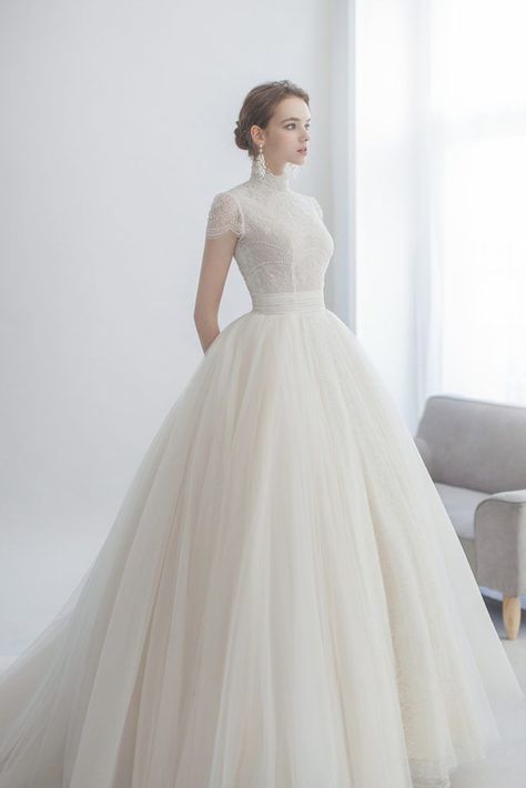 Gaun Koktail, White Wedding Dress, Learning Techniques, Classic Wedding Dress, Modest Wedding Dresses, Wedding Dresses Romantic, Elegant Wedding Dress, Wedding Dress Inspiration, Classic Wedding