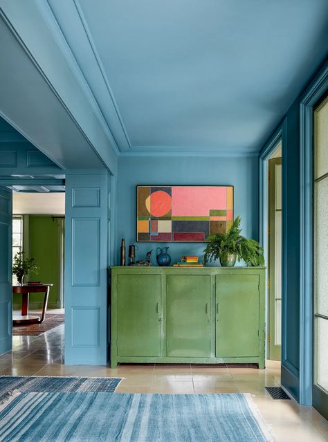 green-blue palette in space Nicola Harding, Georgian Style Homes, Country Modern Home, Paint And Paper Library, Casa Country, London House, A Rug, Artist House, Design Del Prodotto