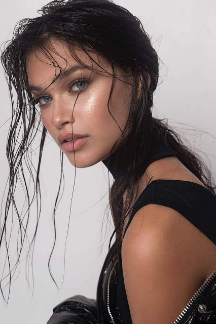 Wet Hair Look Fashion Editorial, Test Shoot Ideas Editorial, Photo Shots Ideas For Women, Beauty Shoot Poses Faces, Rihanna Modeling, No Makeup Photoshoot, Romi Frenkel, Wet Look Photoshoot, Natural Shoot