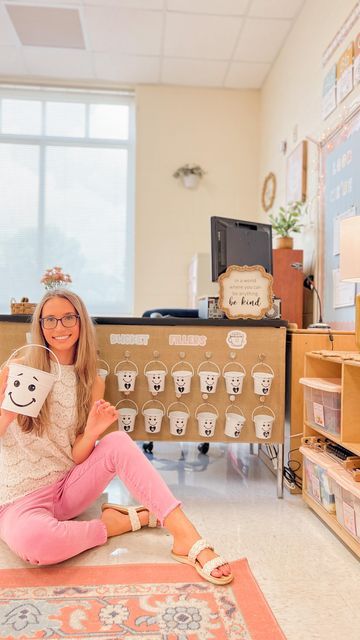 Bucket Fillers Kindergarten, Prek Behavior Incentives, Classroom Bucket Fillers, Pom Pom Classroom Management, Pom Pom Classroom Decor, Pom Pom Reward System, Bucket Filler Classroom Management, Classroom Prize Box Ideas, Bucket Filler Bulletin Board