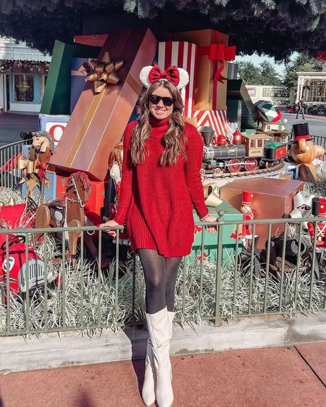 Cute Disney Outfits For Women, Disney Outfits Winter, Disneyland Christmas Outfit, Disneyland Outfit Winter, Disney Christmas Party, Disney Christmas Outfits, Disney Trip Outfits, Disney Outfits Women, December Outfits