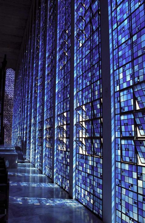 5 Mosaic Art Cities of The Future - Mozaico Blog Yoga Vinyasa, زجاج ملون, Oscar Niemeyer, Glass Walls, Vinyasa Yoga, Stained Glass Mosaic, True Blue, Stained Glass Art, Stain Glass