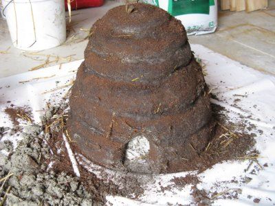 diy concrete bee skep Bee Skeps, Bee Skep, Outside Projects, Concrete Projects, Diy Concrete, Primitive Crafts, Honey Bees, Bees Knees, Concrete Diy