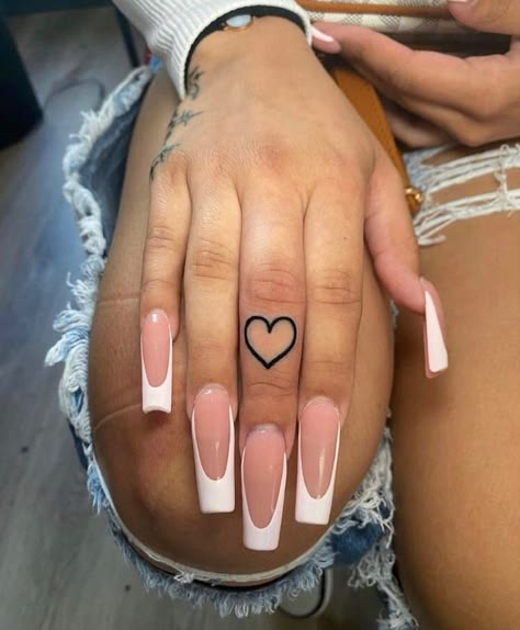 Memorial Tattoo Ideas, Cute Thigh Tattoos, Small Girly Tattoos, Finger Tats, Hand Tattoos For Girls, Cute Hand Tattoos, Hand And Finger Tattoos, Pretty Hand Tattoos, Tattoos For Black Skin