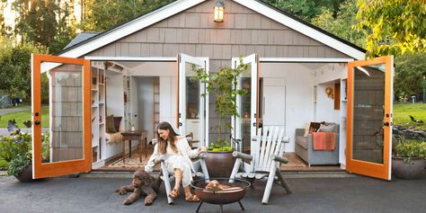 This 480-Square-Foot Garage Became a Tiny House Perfectly Suited for Guests | Better Homes & Gardens Backyard Guest Houses, Garage Guest House, Converted Garage, Backyard House, Garage Studio, House Shed, Tiny House Floor Plans, Guest Houses, Garage Conversion