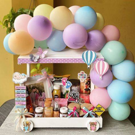 Baby Packing Ideas Gift, Baby Birthday Gift Ideas, Baby Shower Tray Decoration, Baby Trousseau Packing Ideas, Kids Hamper Ideas, Birthday Hamper Ideas Kids, Baby Shower Gift Packing Ideas, Mom To Be Hamper Gift Ideas, Baby Shower Hamper Gift Basket Ideas