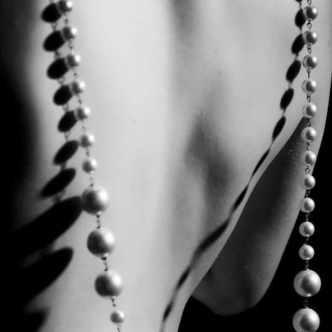 Nikolai Sklobovsky on Instagram: "Pearls. BW or color? Model: @teriathunder.model #art #artistic #beauty #model #studio #pearls" Pearl Painting, Edgy Pearl Jewelry, Photoshoot Pearls, Pearl Fashion Editorial, Pearls Dark Aesthetic, Black Baroque Pearl Jewelry With Pearl Drop, Pearl White, Black And White, Beauty