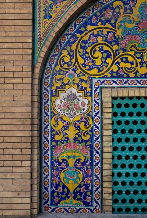 Yellow Artwork, Iranian Architecture, Persian Architecture, Persian Art Painting, Art Mosaic, Mosaic Pictures, Caligraphy Art, Floral Border Design, Islamic Art Pattern