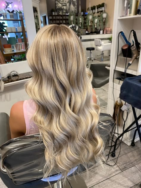 Blonde Hair Curtain Bangs Long, Long Blonde Prom Hair, Hi Lighted Hair, Half Foils Blonde, Full Teasy Lights, Cute Blonde And Brown Hair, Curled Blonde Hair Long, Blonde Half Highlights, Full Blonding Service