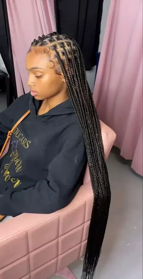 45 Knotless Braids Styles to Protect Your Hair – Svelte Magazine Hair Styles Braids Knotless, Baddie Knotless Braids, Smeduim Knotless, Braids For Black Women Knotless, Long Small Knotless Braids, Hairstyles To Do With Knotless Braids, Knotless Braids Black Women, Smeduiem Knotless, Small Knotless Box Braids Long