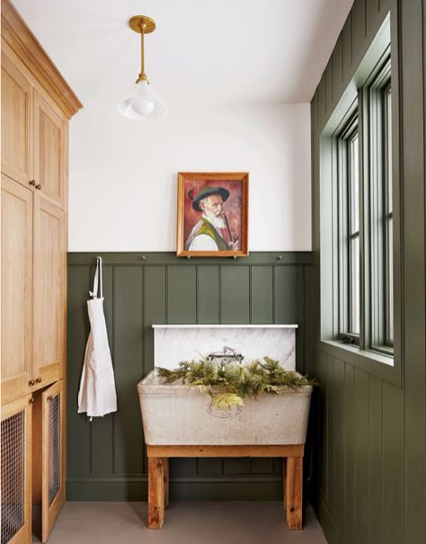 Wainscoting Dark Green Kitchen, Shaker Pegs, Green Kitchen Cabinets, Green Paint Colors, Best Paint Colors, Bedroom Paint Colors, Green Bathroom, Bedroom Green, Bedroom Paint