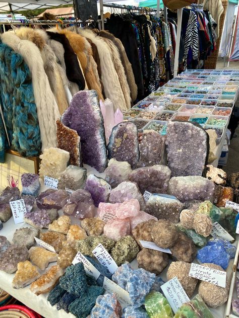 Crystal Shopping, Crystal Shops, Cozy Coffee Shop, Crystal Vibes, Crystal Bead Jewelry, Love Crystals, Crystal Aesthetic, Spiritual Crystals, Pretty Rocks