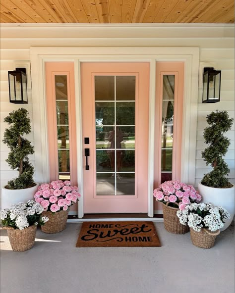 Pink Front Door, Flower Planting, Spring Porch Decor, Outdoor Renovation, Porch Plants, Summer Front Porches, Spring Outdoor, Easter Bunny Crafts, Front Patio