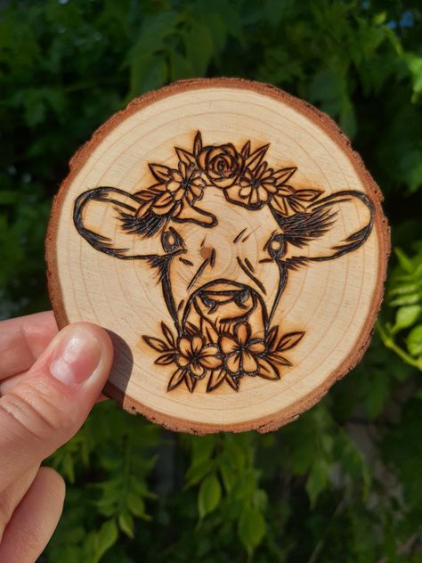 Wood Burning Simple Designs, Wood Burning Birthday Gift Ideas, Paw Print Wood Burning, Designs For Wood Burning, Burn Art Woodburning, Diy Christmas Gifts Wood Burning, Wood Burning Flower Designs, Western Woodburning Ideas, Wood Burning Pictures