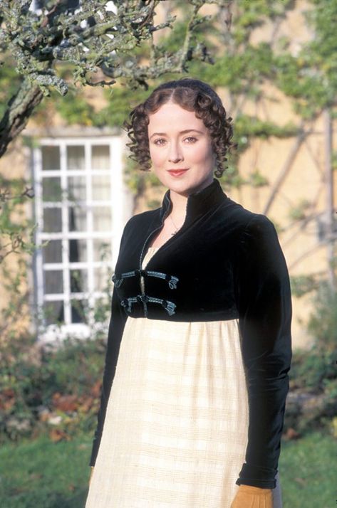 Jennifer Ehle as Elizabeth Bennet in Pride and Prejudice (1995). #JenniferEhle #ElizabethBennet #Prideandprejudice #1995 #tvminiseries #series Jennifer Ehle Elizabeth Bennet, Elizabeth Bennet Jennifer Ehle, Elizabeth Bennet 1995, Jane Austen Costume, Pride And Prejudice Elizabeth, Pride And Prejudice 1995, Jennifer Ehle, Pride And Prejudice And Zombies, Jane Austen Inspired