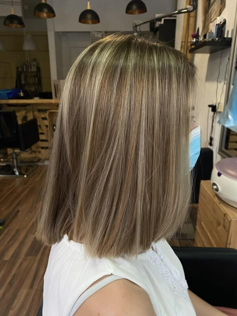 Low Lights For Blonde Hair Before And After, Low Lighted Dark Blonde, Short Hair Light Brown Balayage, Short Hair With Highlights Blonde, Short Highlighted Hair, Perfect Blonde Hair, Baby Lights, Short Hair Highlights, Dark Blonde Hair Color