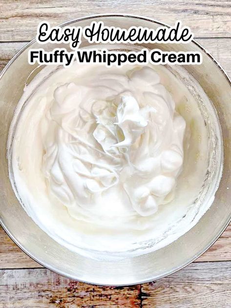 Homemade Whipped Frosting, Homemade Whipped Cream Easy, Desert Sauces, Easy Homemade Whipped Cream, Whipped Icing Recipes, Sugar Cookies With Buttercream Frosting, Cookies With Buttercream Frosting, Best Frosting Recipe, Quick Cheesecake