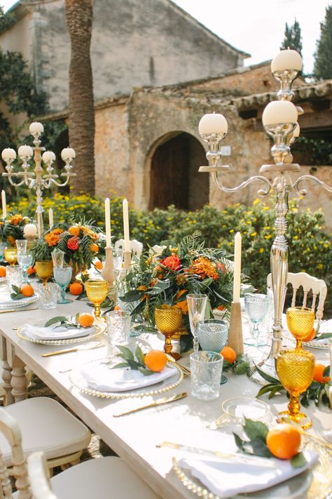 Beautiful Orange Grove Destination Wedding at Finca Biniagual, Spain - with pops of orange throughout. Creative Wedding Blogs, Wedding Inspiration and Ideas by Magpie Wedding #magpiewedding Sicilian Wedding, Orange Wedding Themes, Italian Inspired Wedding, Fruit Wedding, Italian Theme, Citrus Wedding, Mediterranean Wedding, 21 Diner, Tafel Decor