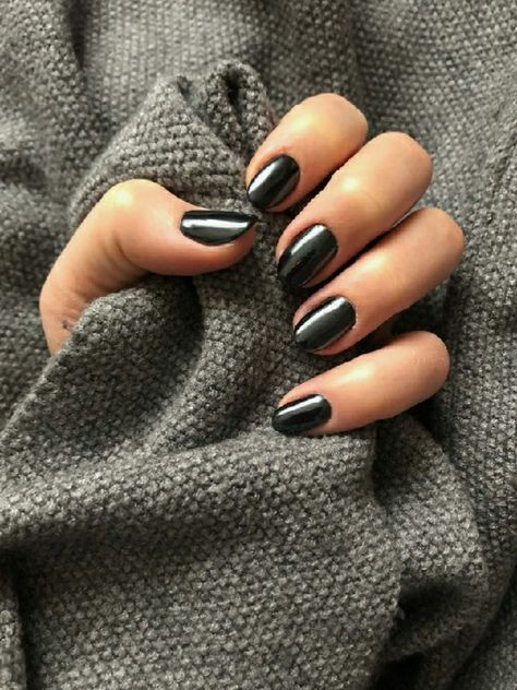 Black Crome Nails Coffin, Black Gel Nails With Chrome, Black Chrome Dip Powder Nails, Black Chrome Nails Short, Black Metallic Nails Short, Black Round Nails Design, Black Squoval Acrylic Nails, Black Chrome Short Nails, Black And Chrome Short Nails