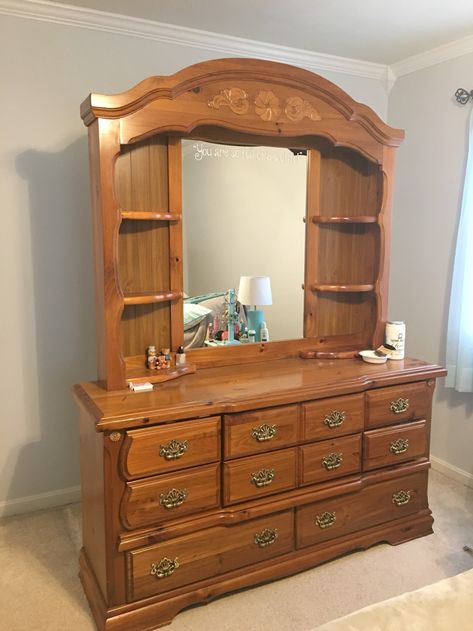 Chalk Paint Dresser Makeover - Amy Latta Creations Dresser Mirror Repurposed, Chalk Paint Bed, Refinished Dresser Diy, Bedroom Furniture Redo, Gallery Wall Layouts, Vintage Dresser Makeover, Refinished Dresser, Shelf Makeover, Chalk Paint Dresser