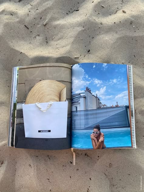 Aroma Aesthetic, Photo Album Aesthetic, Travel Book Ideas, Vogue Decor, Mises En Page Design Graphique, Photobook Design, Diy Photo Book, Inspiring Things, Album Book