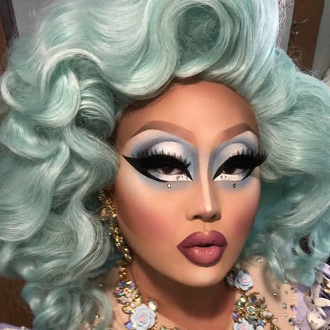 Noodle Hair, Drag Ideas, Drag Make-up, Drag Looks, Drag Queen Makeup, Kim Chi, Queen Makeup, Drag Makeup, Stage Makeup