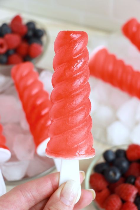 Easy Kool-Aid Popsicles Jello Koolaid Popsicles, Koolaid Popsicles Recipes, How To Make Kool Aid, Kool Aid Popsicles, Homemade Popsicles For Kids, Frozen Popsicle Recipes, Freeze Pop Recipes, Jello Popsicles, Popcicles Recipes