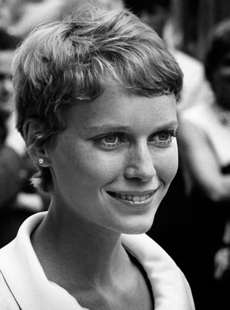 The 38 Most Iconic Pixie Cuts of All Time: MIA FARROW: In Rosemary's Baby, 1968. Mia's look remains timeless and chic. Mia Farrow Pixie, Super Short Haircuts, Mia Farrow, Pixie Hair, Short Pixie Cut, Short Pixie, Pixie Hairstyles, Pixie Cuts, Vintage Hairstyles