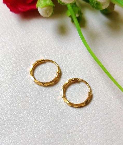 Excited to share this item from my #etsy shop: 22K Yellow Gold Hoops Gold Small Hoop Earrings, Small Earrings Gold, 22k Gold Earrings, Unique Hoop Earrings, Everyday Glam, 22k Gold Jewelry, Pearl Necklace Designs, Gold Rings Fashion, Lobe Piercing