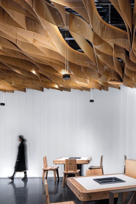 restaurant interior design architecture Industrial Wedding Table, Gyu Kaku, London Mosque, Baffle Ceiling, Architecture Ceiling, Modern Restaurant Design, Retail Space Design, Mood Images, Restaurant Architecture