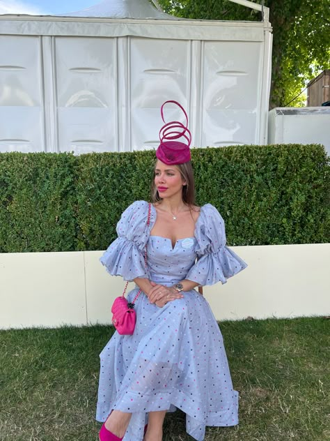 Royal Ascot Ladies Day Outfits, Facinators Wedding Guest Style, Royal Ascot Outfits Women, Derby Outfits For Women Classy, Derby Dresses And Hats Outfit, Bridal Shower Guest Dress, Royal Ascot Outfit, Raceday Outfits, Fascinator Hats Wedding Guest