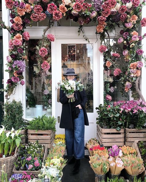 Moyses Stevens on Instagram: “* This competition is now closed* Moyses Stevens have teamed up with one of our favourite London Lifestyle blogs, Little London Whispers,…” Moyses Stevens, London Lifestyle, Lifestyle Blogs, Lifestyle Blog, London, Lifestyle, Flowers, Travel, On Instagram