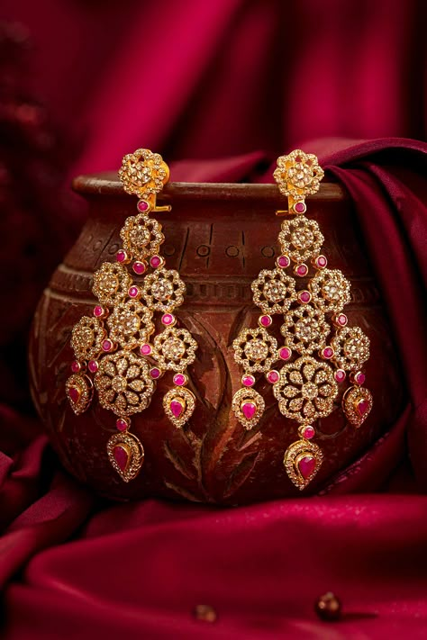 Traditional Indian Gold Jewelry, Traditional Jwellery Photoshoot, Indian Earring Photography, Jewellery Photography Ideas Indian, Gold Jewellery Shoot Ideas, Indian Jewelry Photography Ideas, Indian Earrings Photography Ideas, Gold Drop Earrings Indian, Traditional Jewelry Photography