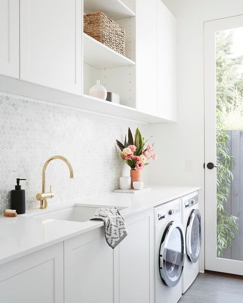 White Laundry Room, Tiny Laundry, White Laundry Rooms, Tiny Laundry Rooms, Dream Laundry Room, White Laundry, Laundry Room Renovation, Laundry Design, Modern Laundry Rooms