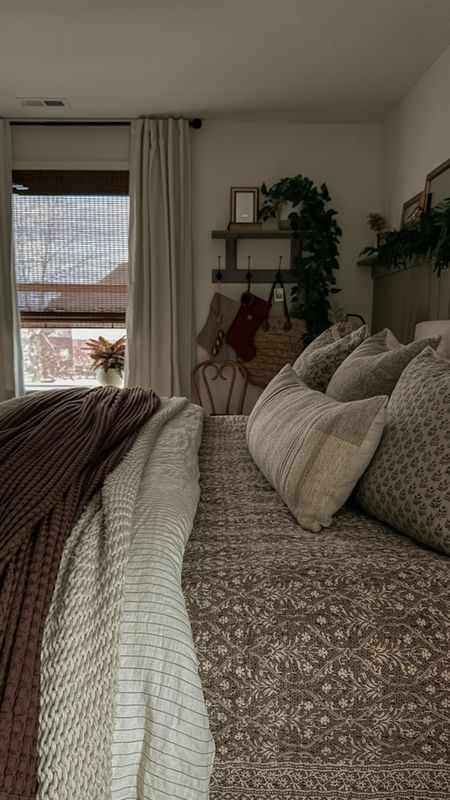 Amazon House Decor Ideas, Bedding Ideas Vintage, Fall/winter Bedding, House On Oak Lane, Taupe And Rust Bedroom, King Bed Color Schemes, Earthy Rustic Bedroom, Magnolia Home Bedroom Ideas, Tan Bedding Aesthetic