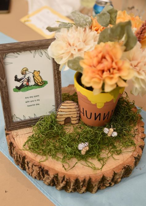 Our centerpieces for baby shower Pooh Bebe, Bos Baby, Winnie The Pooh Decor, Baby Shower Table Centerpieces, Honey Bee Baby Shower, Winnie The Pooh Baby Shower, Poster Decoration, Baby Shower Theme Decorations, Baby Shower Deco