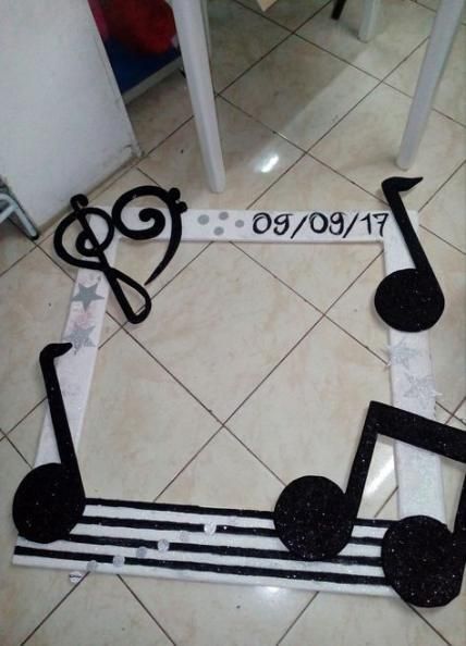 Musical Theme Decoration, Music Themed Trunk Or Treat, Music Themed Party Ideas, Music Theme Decorations Ideas, Saturday Night Fever Party Decorations, Music Party Ideas Decoration, Choir Banquet Ideas, Music Themed Decorations, Music Decorations Party