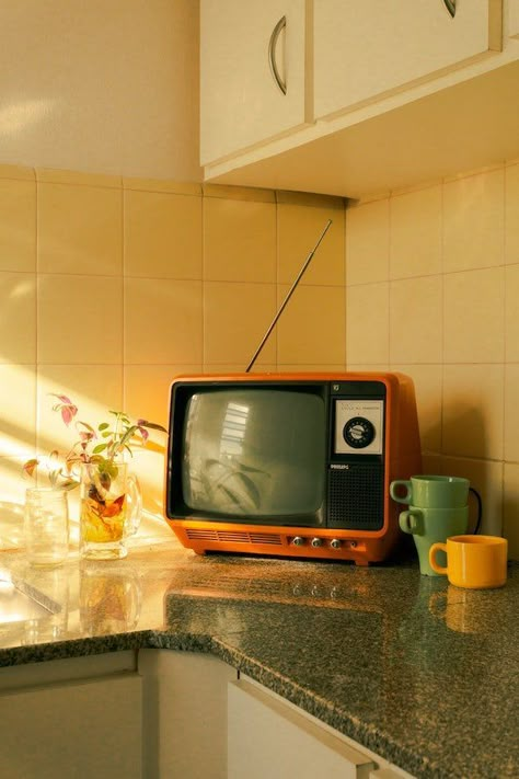 Crt Tv, Kitchen Aesthetic, Retro Tv, Wes Anderson, Yellow Aesthetic, Kitchen Inspo, Retro Aesthetic, Design Show, Reality Tv