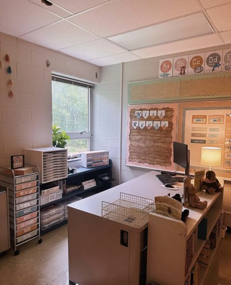 Behind Teacher Desk Organization, Small Teacher Desk Area Classroom Setup, Middle School Teacher Desk Setup, Teacher Corner Desk Classroom Setup, Classroom Paperwork Organization, Desk Organization Teacher, Teacher Office Organization, Teachers Desk Area, Teacher Space Organization