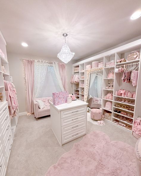 Home sweet home ✨🌸🎀 Pink Girly House, Pink Home Aesthetic, Pink Princess Room, Beauty Room Vanity, Dream Bedroom Inspiration, Dream Closet Design, Closet Aesthetic, Coquette Room, Dream Apartment Decor